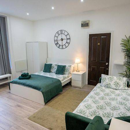Beautiful Studio Flat In Hackney Next To Overground Station ロンドン エクステリア 写真