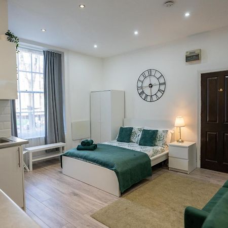 Beautiful Studio Flat In Hackney Next To Overground Station ロンドン エクステリア 写真