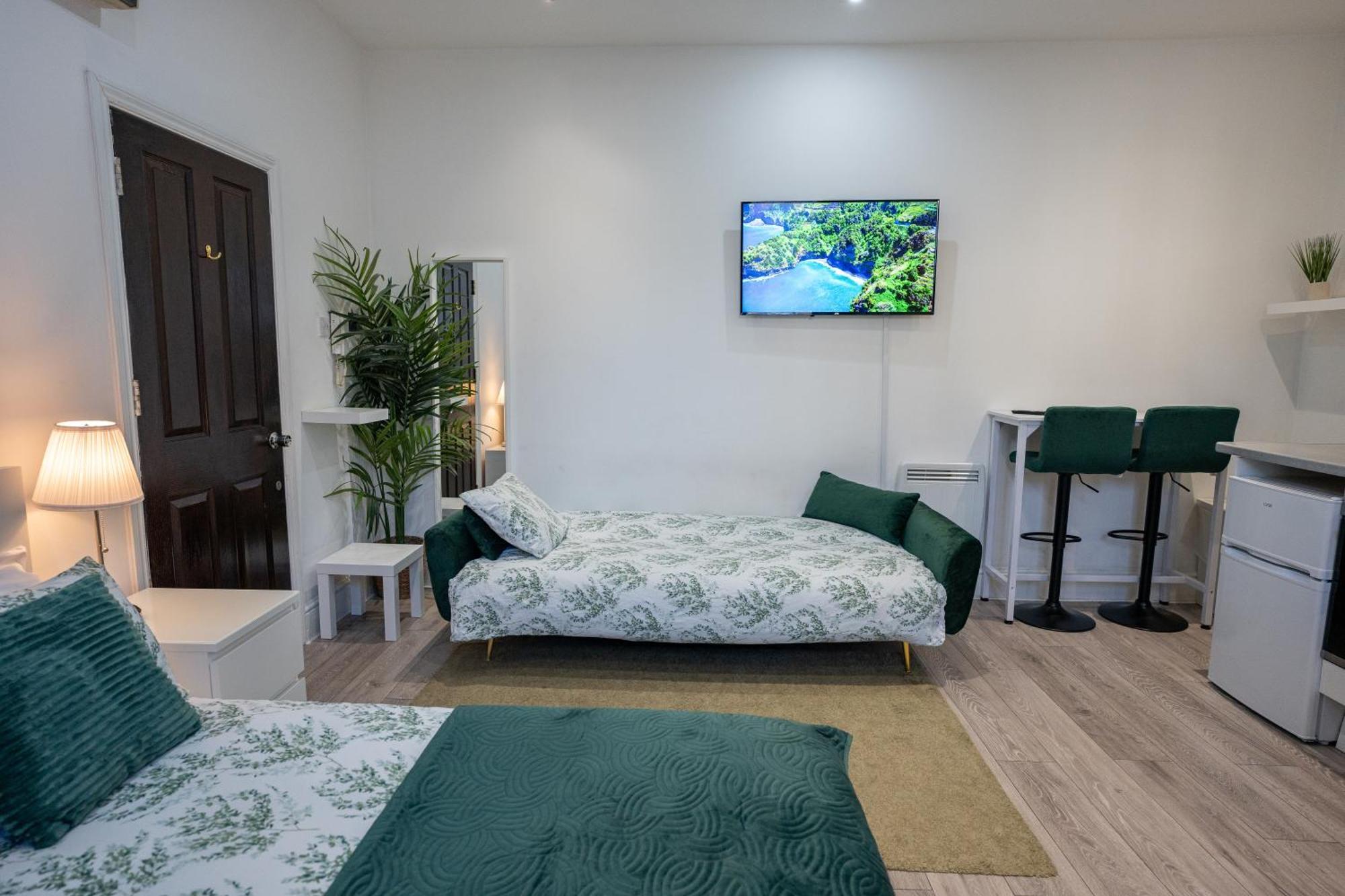 Beautiful Studio Flat In Hackney Next To Overground Station ロンドン エクステリア 写真
