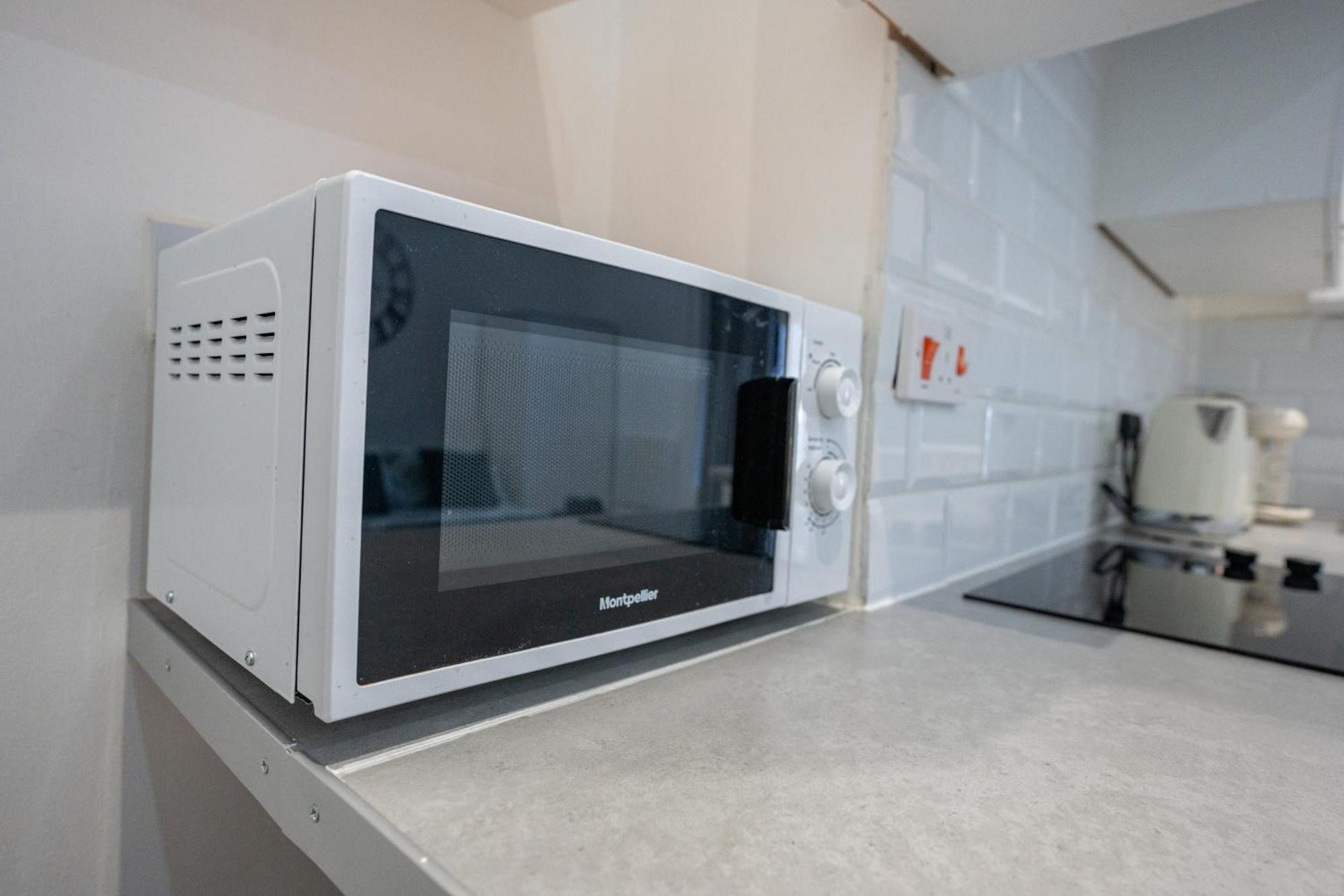 Beautiful Studio Flat In Hackney Next To Overground Station ロンドン エクステリア 写真
