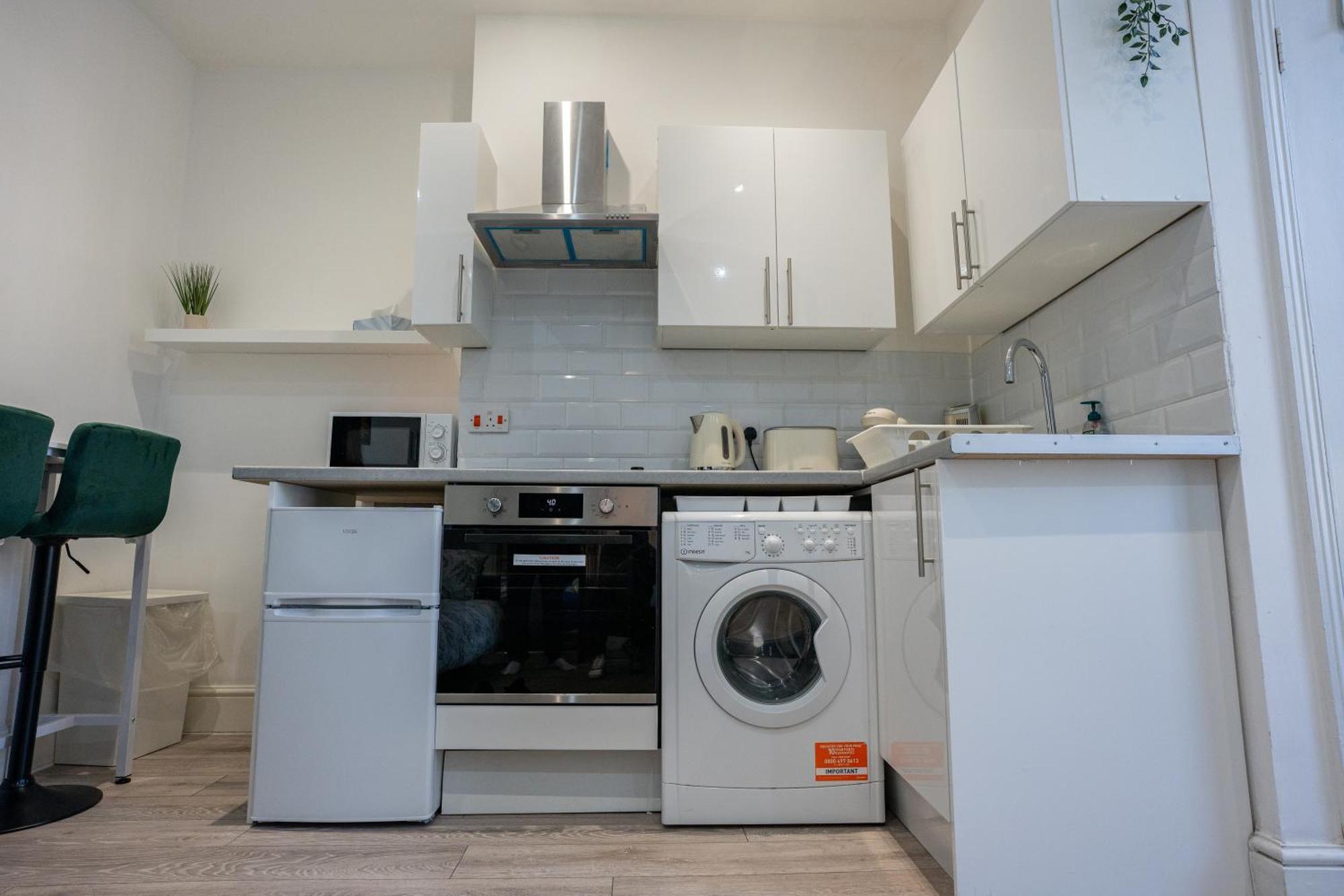 Beautiful Studio Flat In Hackney Next To Overground Station ロンドン エクステリア 写真