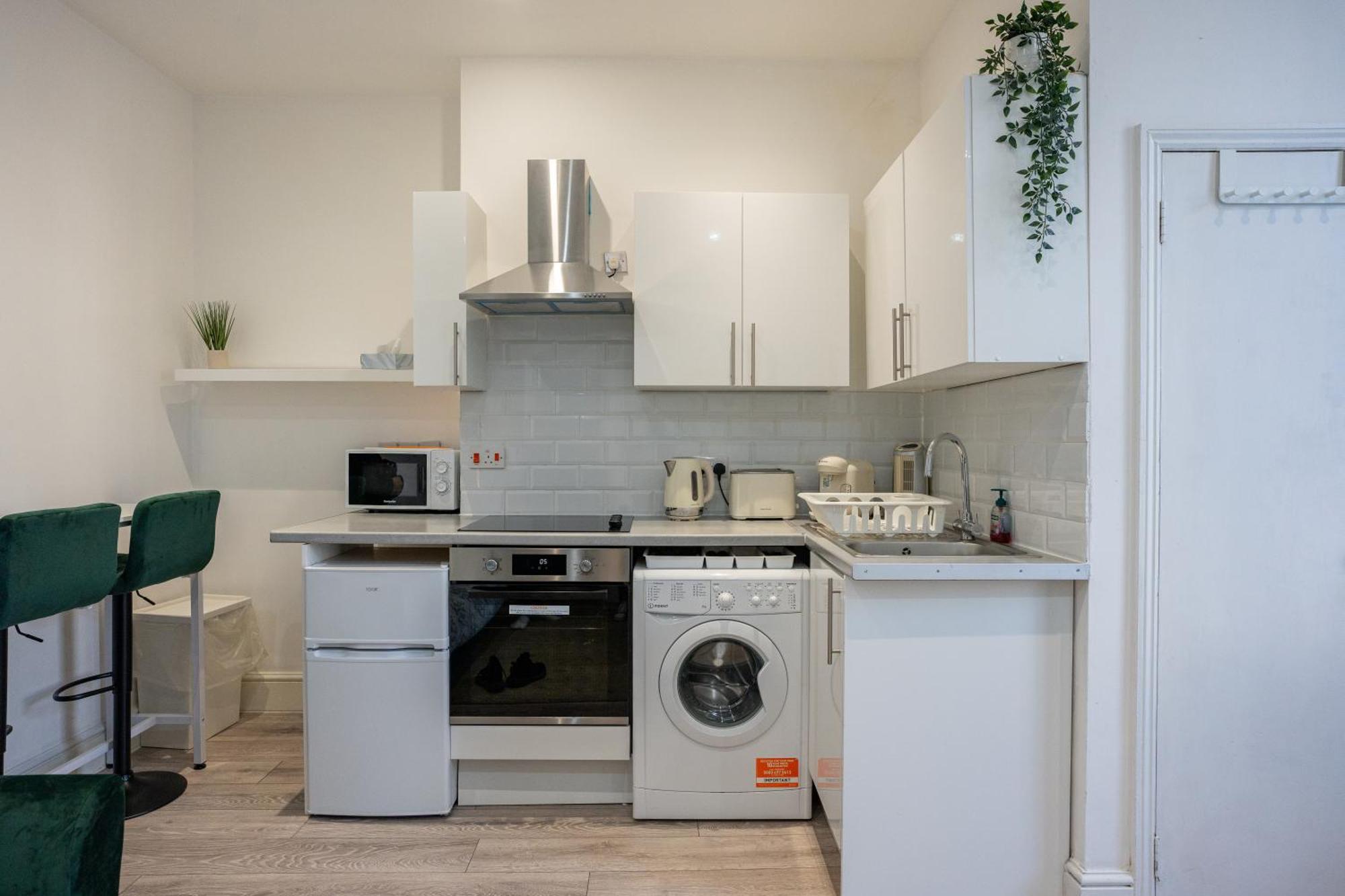 Beautiful Studio Flat In Hackney Next To Overground Station ロンドン エクステリア 写真
