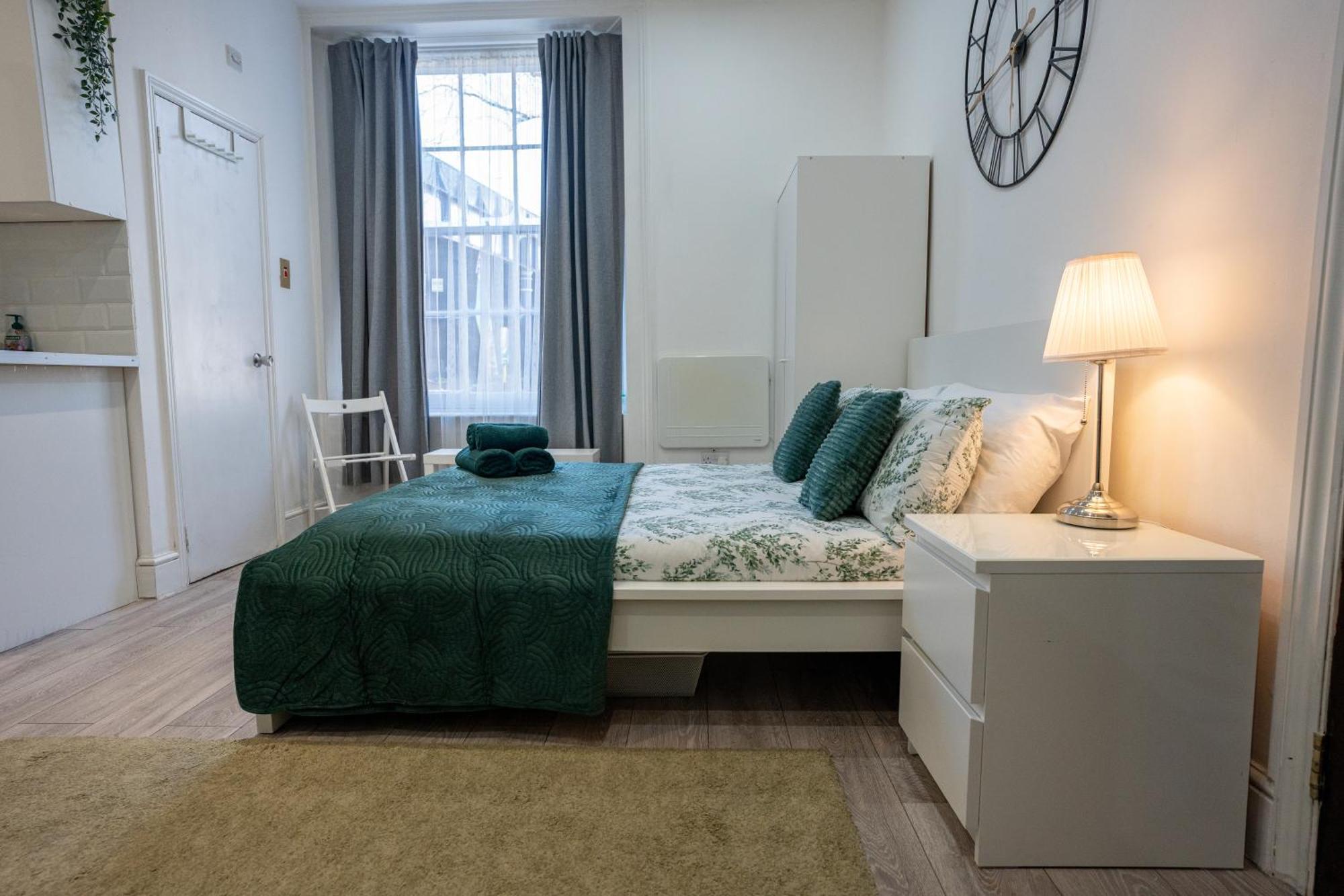 Beautiful Studio Flat In Hackney Next To Overground Station ロンドン エクステリア 写真