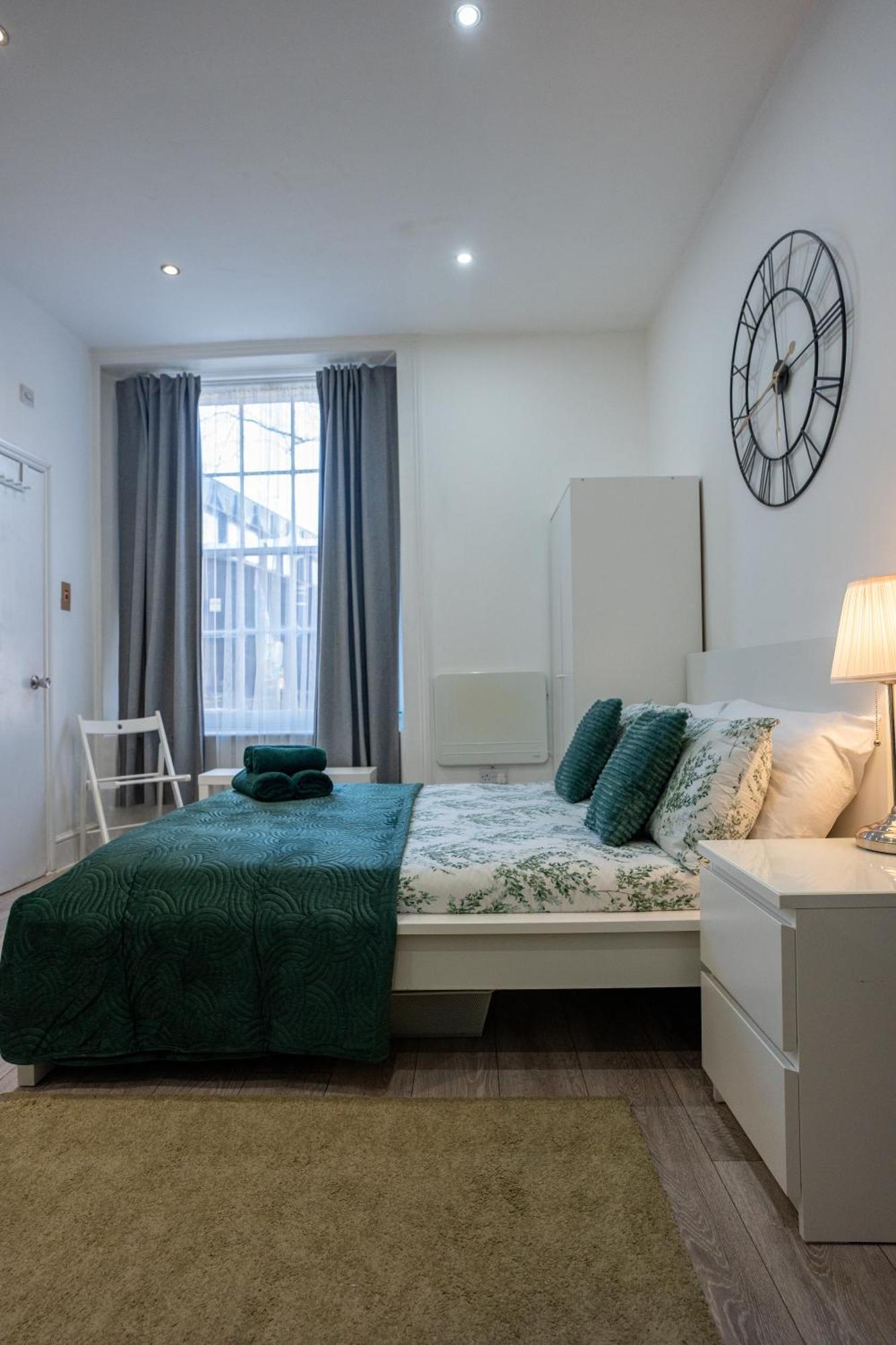 Beautiful Studio Flat In Hackney Next To Overground Station ロンドン エクステリア 写真