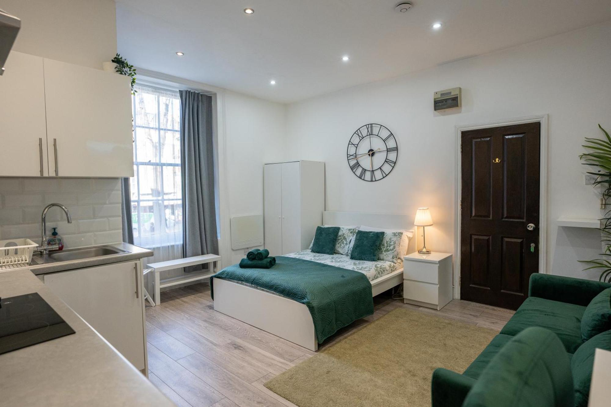 Beautiful Studio Flat In Hackney Next To Overground Station ロンドン エクステリア 写真
